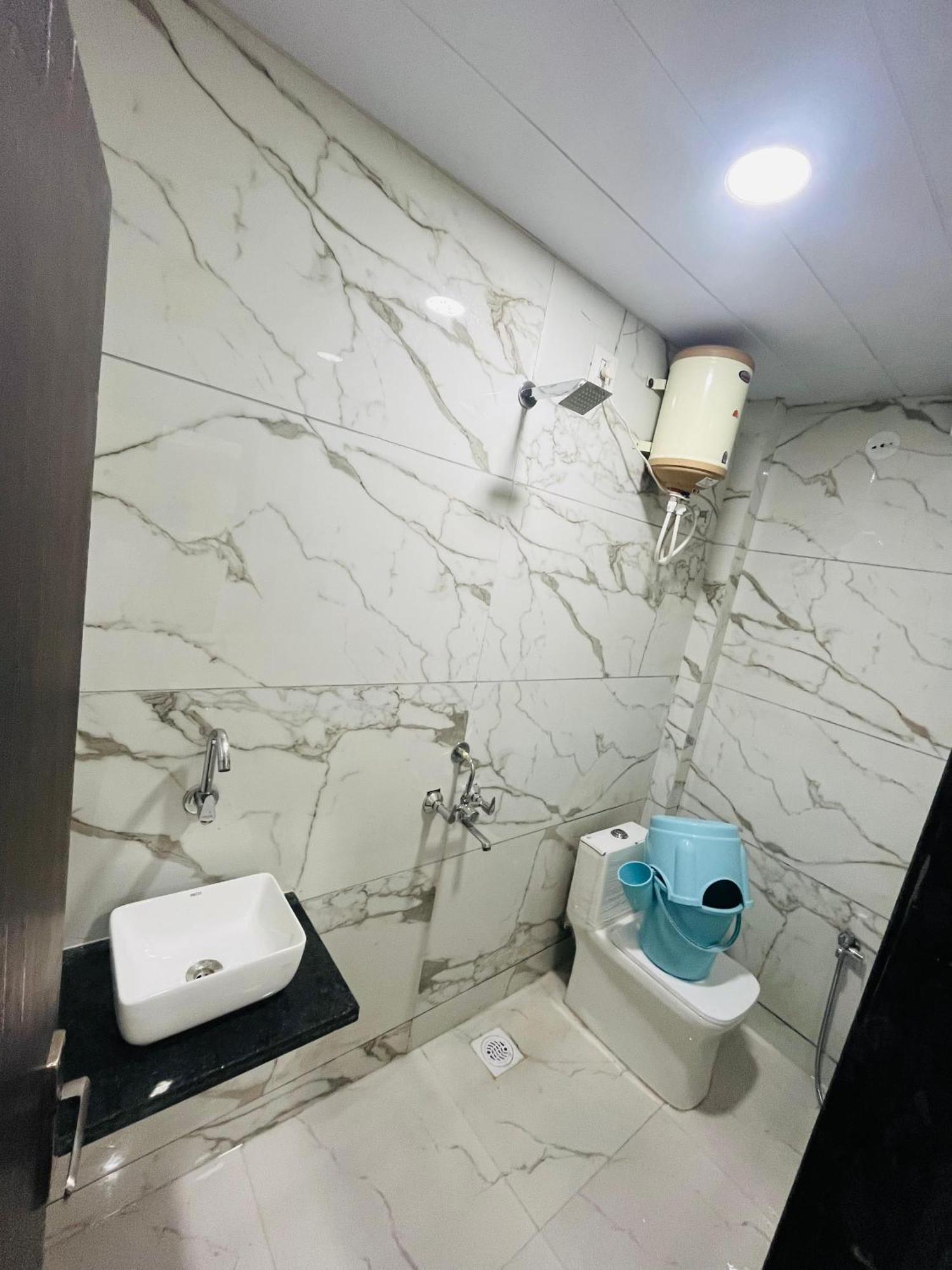 Hotel Sk Tower อุจเจน ภายนอก รูปภาพ