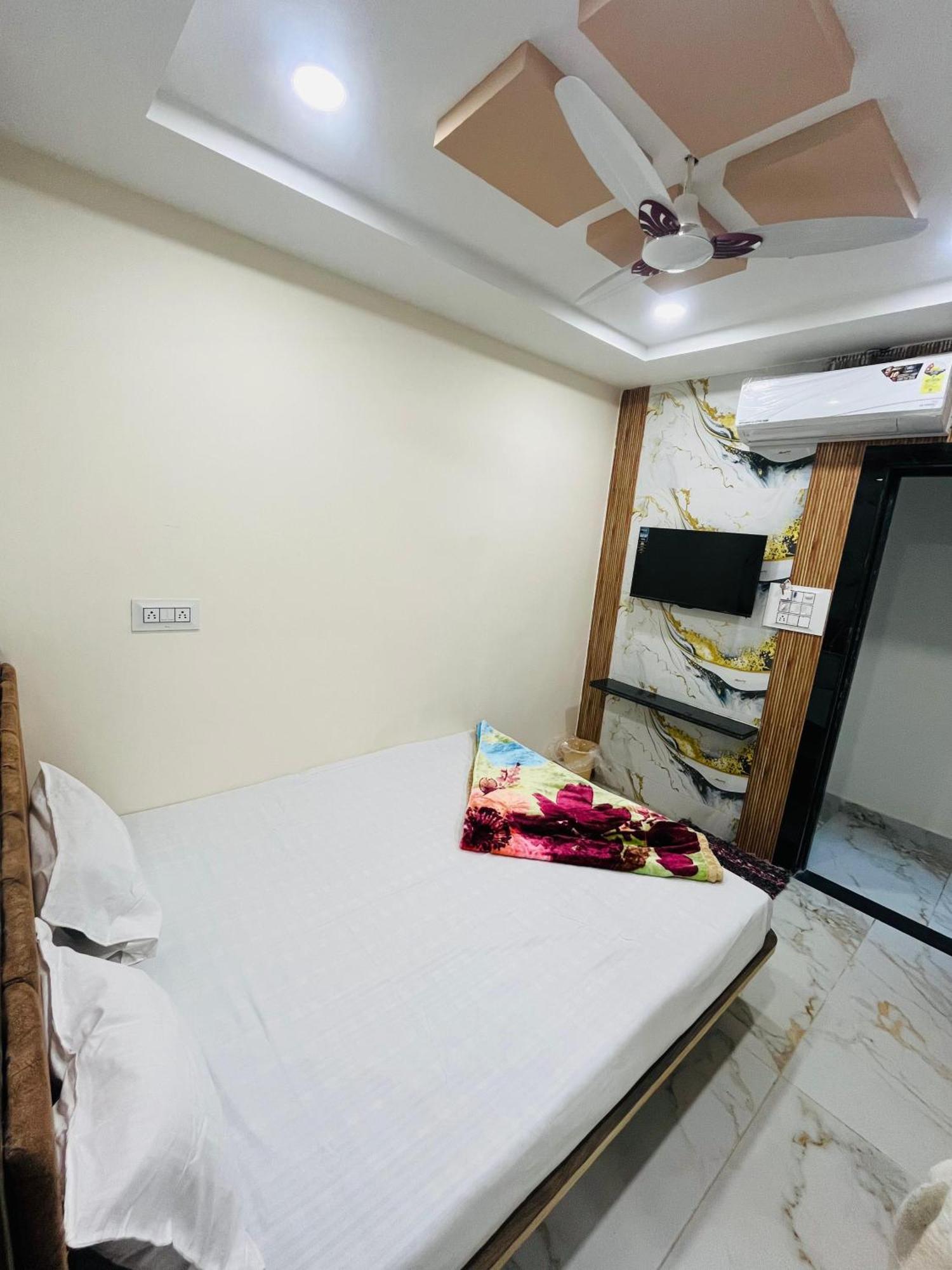 Hotel Sk Tower อุจเจน ภายนอก รูปภาพ