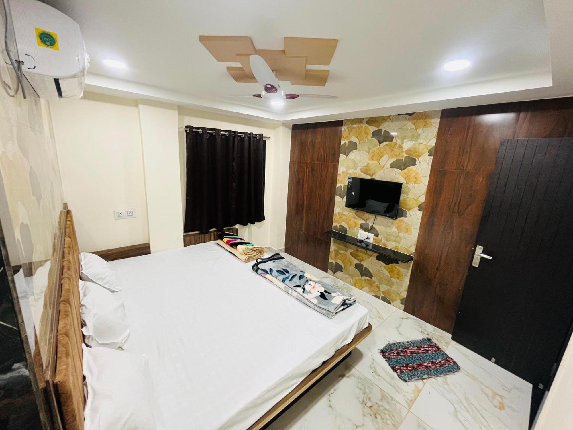 Hotel Sk Tower อุจเจน ภายนอก รูปภาพ